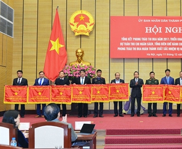 Viện KSND thành phố Hà Nội đón nhận Cờ "Đơn vị xuất sắc phong trào thi đua"...